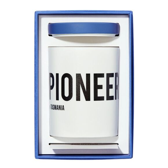 Nomad Noe Pioneer In Tasmania - Sea Salt & Coconut Luxury Scented Candle, Blue - Picture 2 of 2